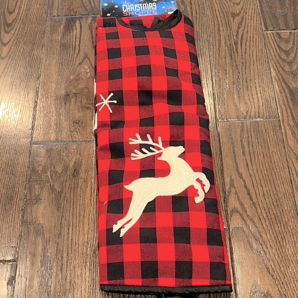 Red Plaid Buffalo check Christmas tree skirt with Reindeer new with tags